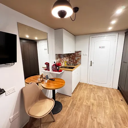 Modern N9 Kitchenette Bathroom リマソール