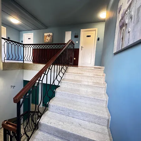 Modern N9 Kitchenette Bathroom